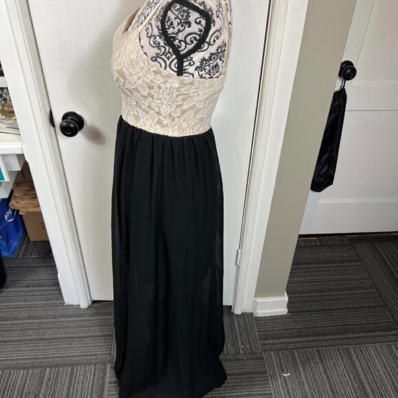 Speechless cream and black illusion maxi dress with lace bodice. Size M - Picture 3 of 9